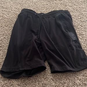 Mens black American Eagle Aeactive flex shorts size small (good condition)